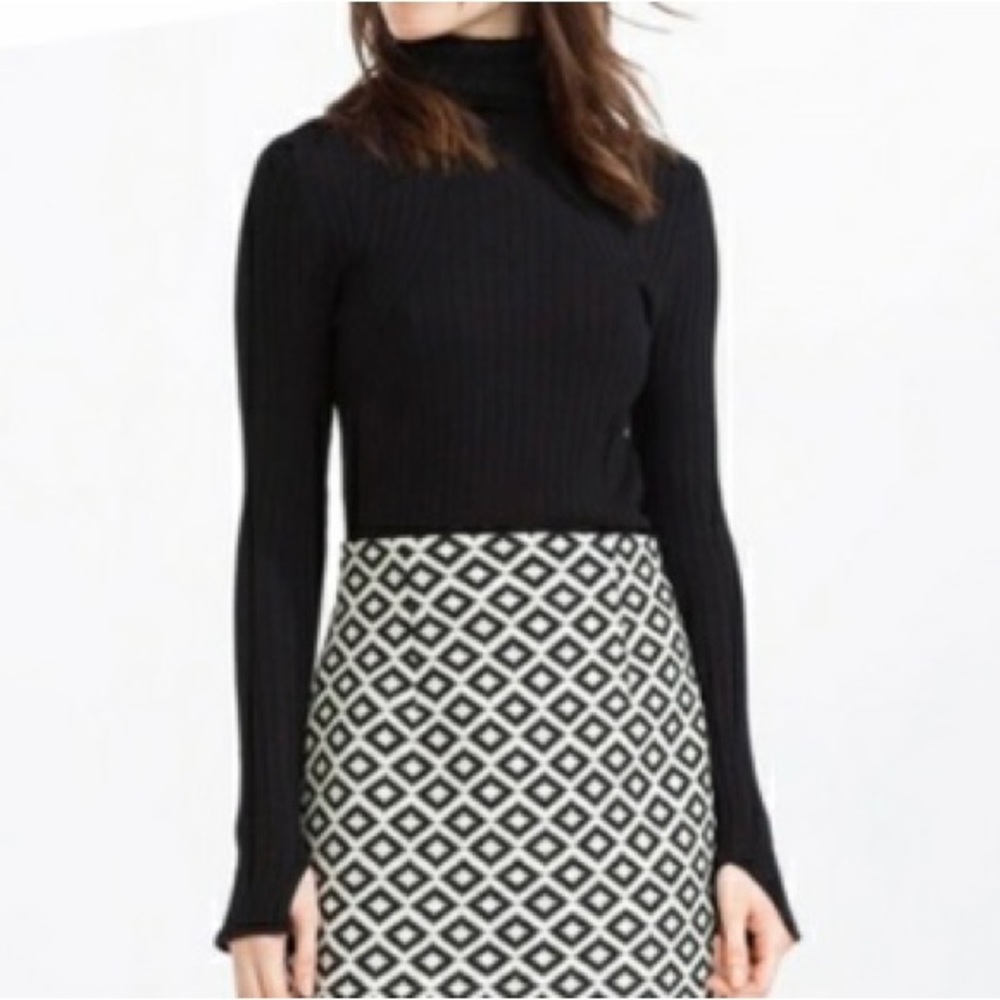 Zara | Aztec pattern white and black bodycon mini skirt size M